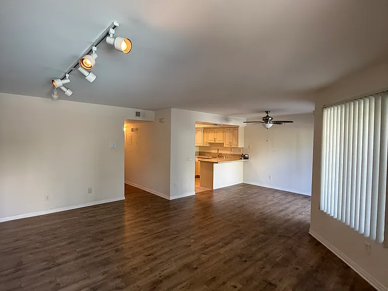 18408 Hatteras St #13 — Photo 1