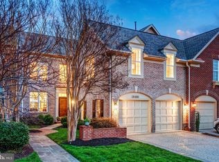 18480 Lanier Island Sq, Leesburg, VA 20176
