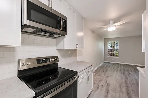 404 E Park Ave Photo 1