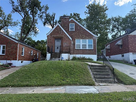 2nd image of 6832 Julian Ave