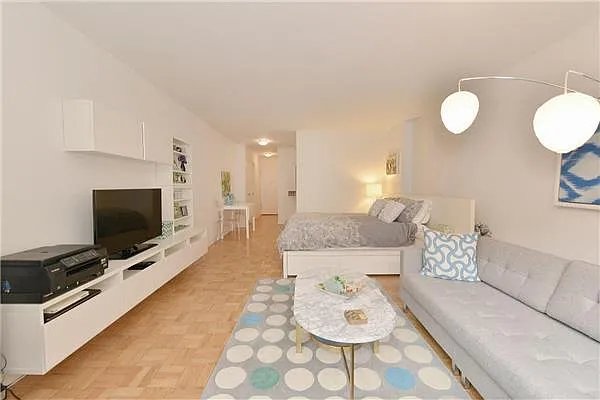 Rented by Prime One Realty Corp | media 17