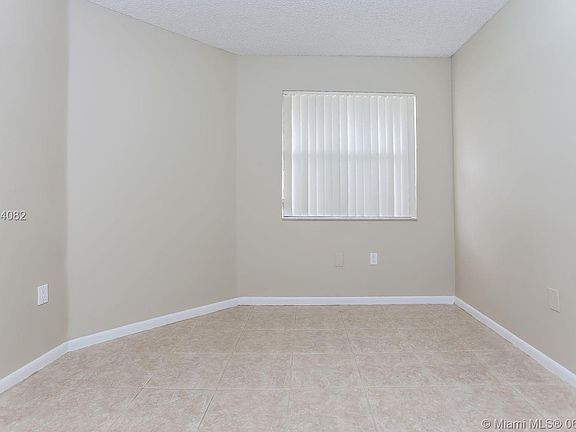 4th image of 5911 Leeds Ln