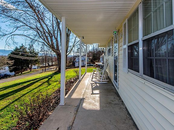 4th image of 221 Seymour Heights Dr
