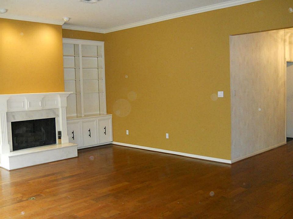1st image of 9635 Longmont Dr