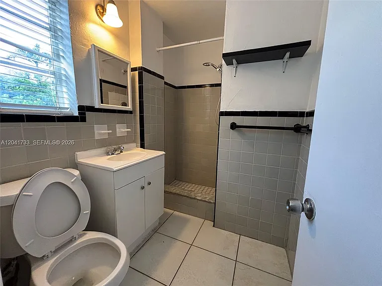 1843 Dewey St #110 — Photo 11