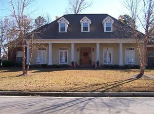 8220 Eagle Pointe Dr, Meridian, MS 39305
