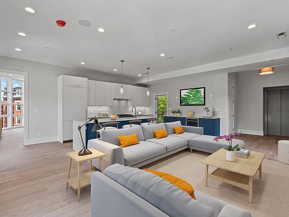 3rd image of 1901 W Schiller St #3