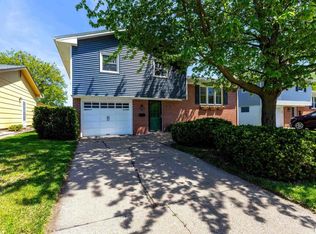 1019 31st St, Bettendorf, IA 52722