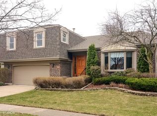 273 E Fox Hill Dr, Buffalo Grove, IL