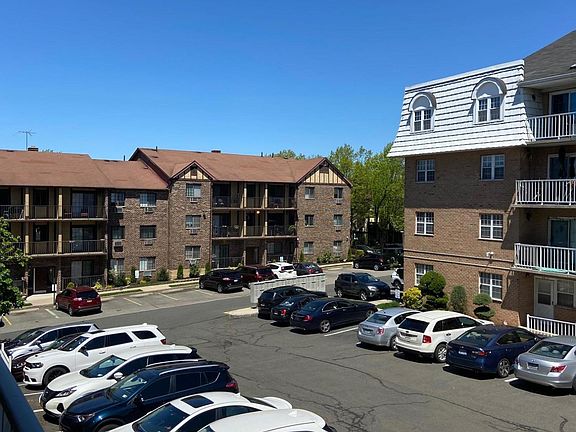 3rd image of 85 Elmwood Park Dr APT 48