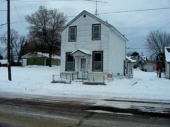 2nd image of 1100 Foster St