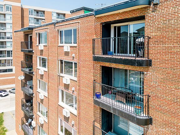 2nd image of 659 Des Plaines Ave #6A