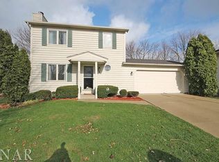 8 Starlight Ct, Bloomington, IL 61704