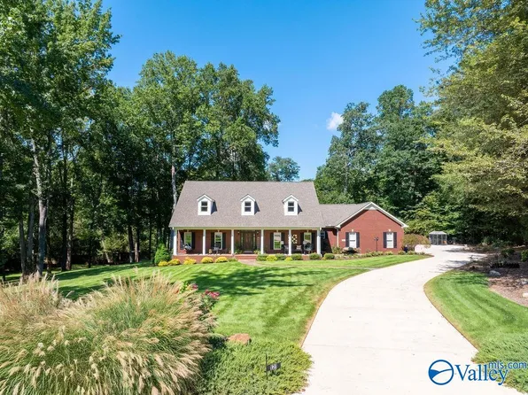 121 Southern Oaks Dr, Huntsville, AL 35811