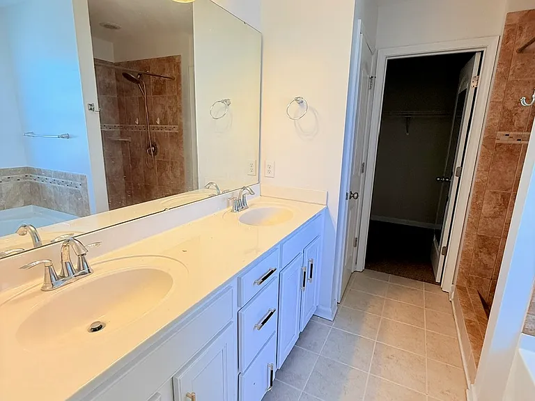915 Oglethorpe Dr — Photo 8