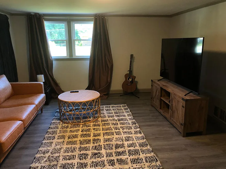2405 W Carver St — Photo 11