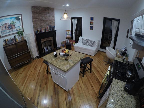 3rd image of 132 Sussex St #2