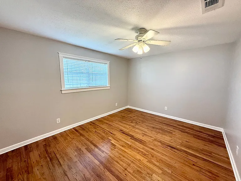 207 Estates Dr — Photo 16