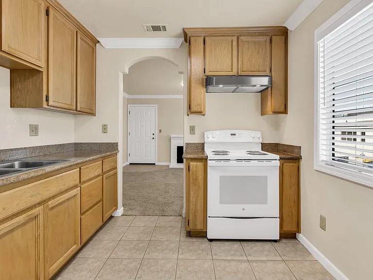 2015 P St #8 — Photo 7