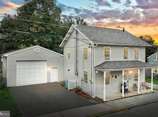 36 Cherry St, Seven Valleys, PA 17360