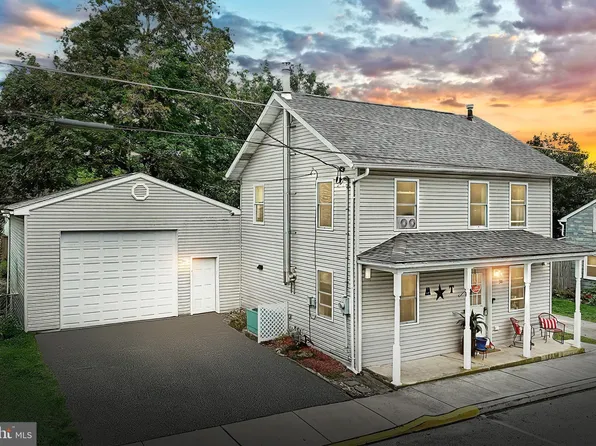 36 Cherry St, Seven Valleys, PA 17360