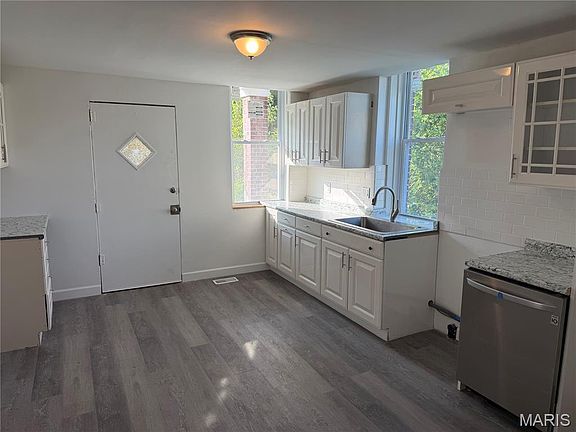 5th image of 570 Washington Pl