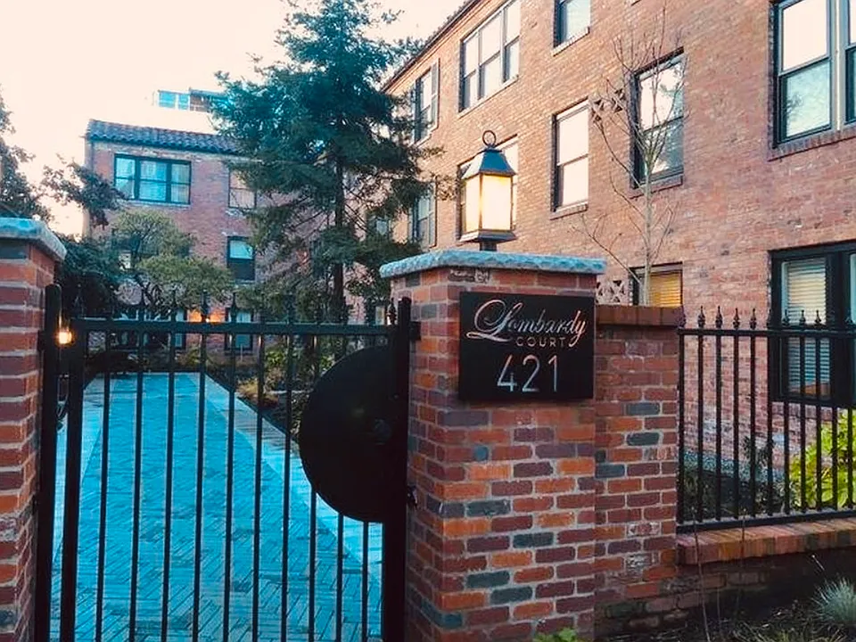 421 Summit Ave E #202