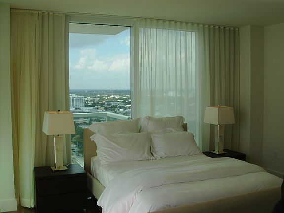 5th image of 665 NE 25th St APT 901