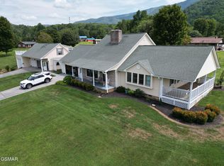 3237 Valley Home Rd, Sevierville, TN 37862