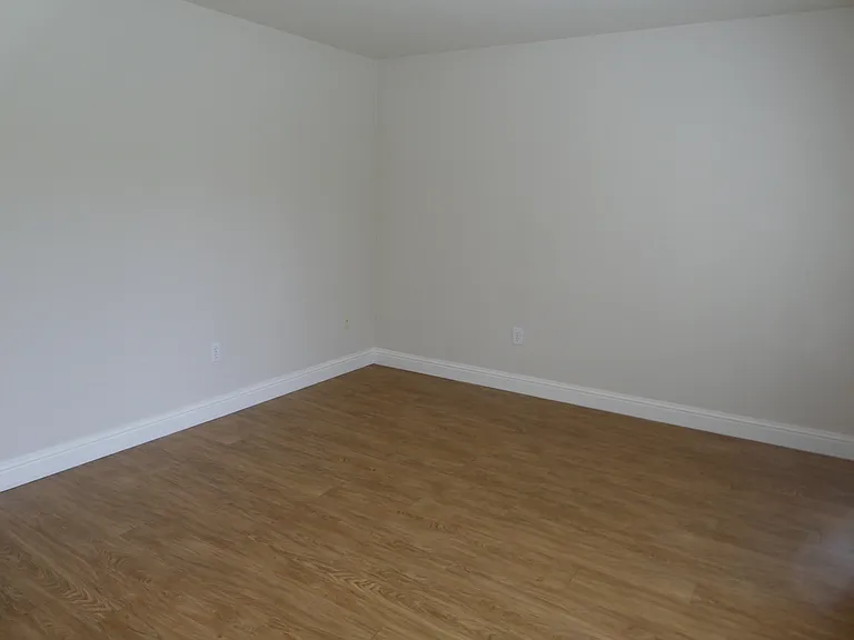 7123 SW Sagert St #104 — Photo 5