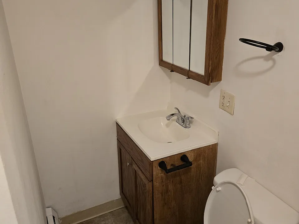 216 Broad St #1E