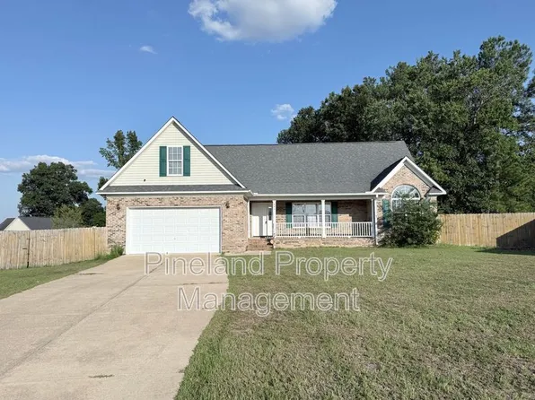 641 Corsegan Rd, Fayetteville, NC 28306