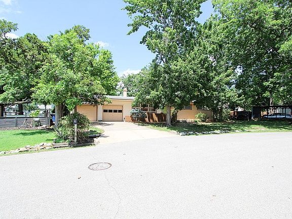 3rd image of 4 Cedar Dr
