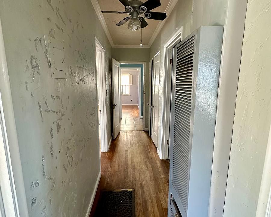 1st image of 216 E Acacia St