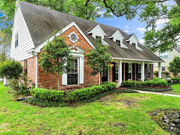 2nd image of 631 Bendwood Dr