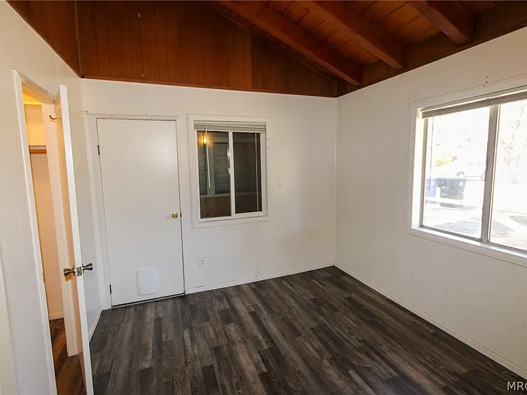 512 Barton Ln N — Photo 12
