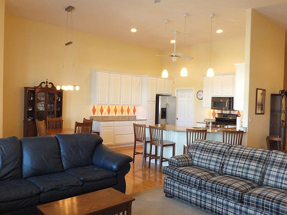 3rd image of 3755 Lakeview Dr