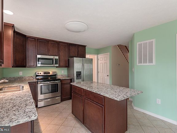 4th image of 206 Dogwood Ave