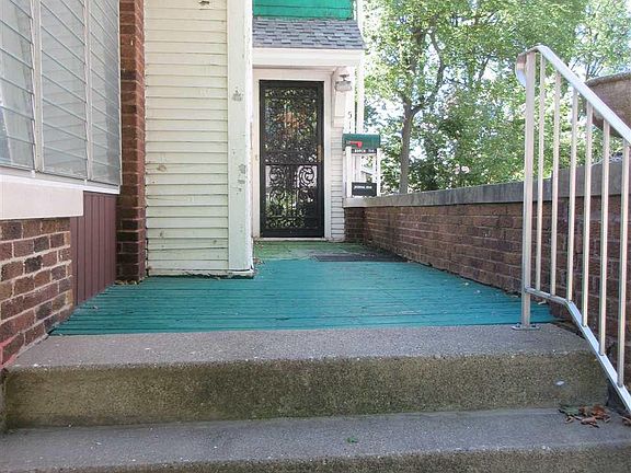 3rd image of 514 W Armstrong Ave