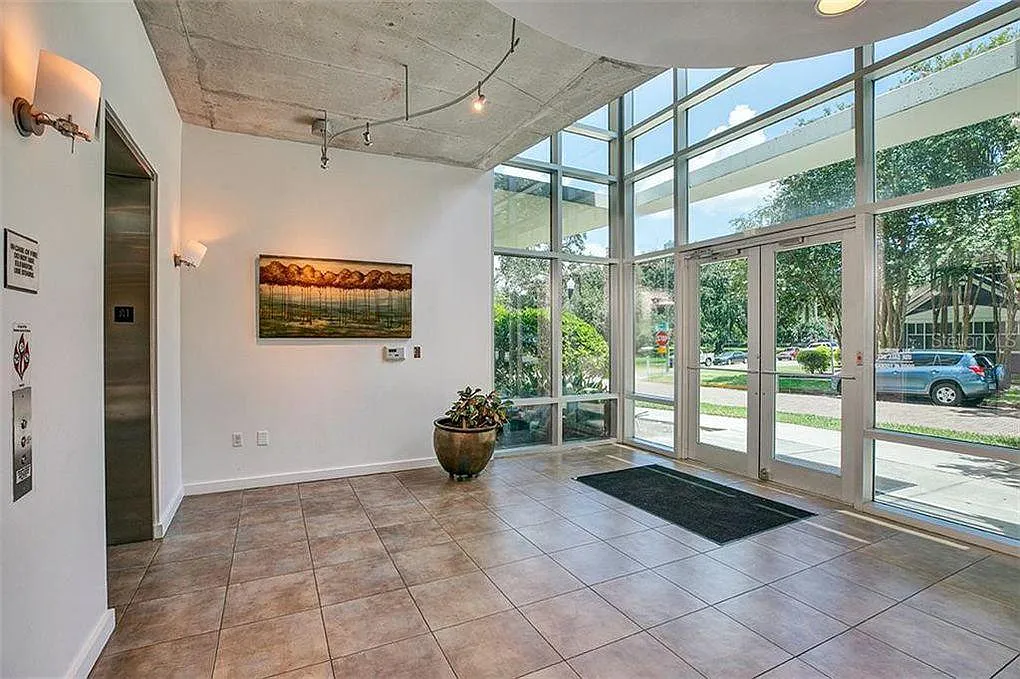 525 E Jackson St — Photo 2