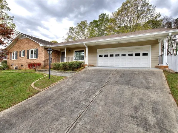 1104 Longwood Dr SW, Marietta, GA 30008