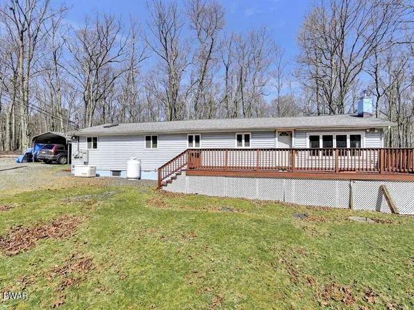 105 Deer Ct, Hawley, PA 18428
