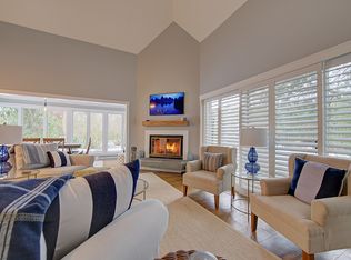 545 Hampton Rd APT 14, Southampton, NY 11968