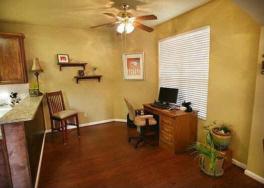 5th image of 4013 Hedgerow Dr