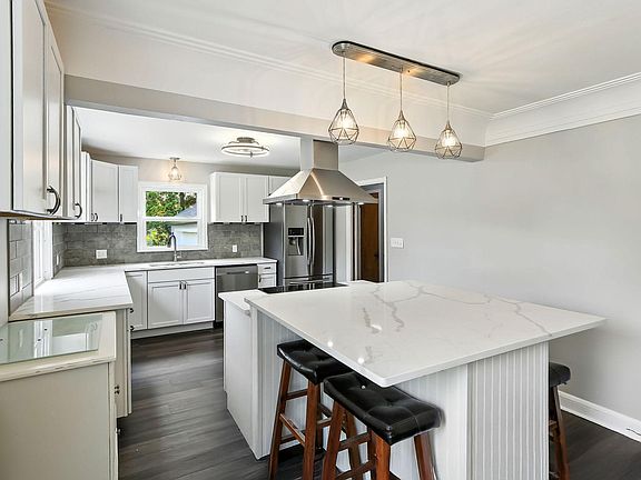 5th image of 770 Viking Dr E