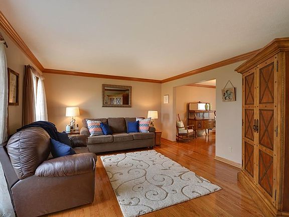 3rd image of 8831 Forest View Dr