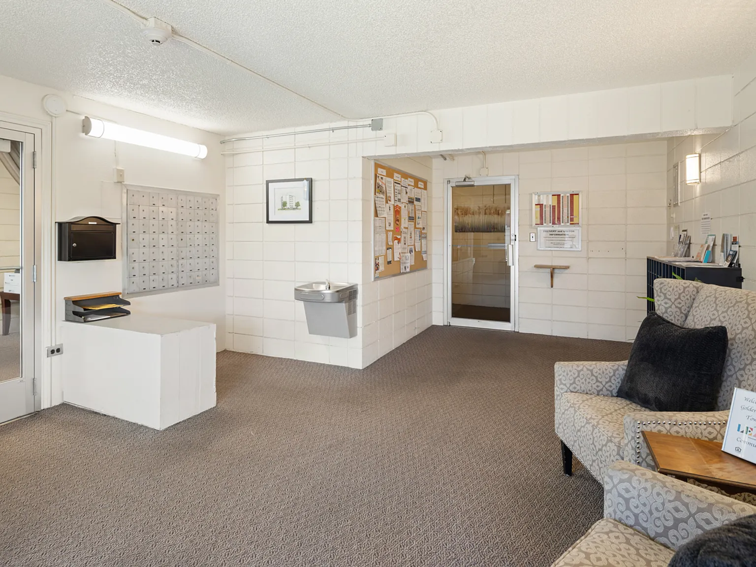 Golden Glow Tower Studio Apartment — Photo 3