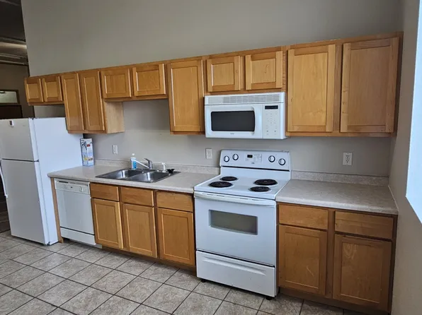 121 E 3rd St, Crookston, MN