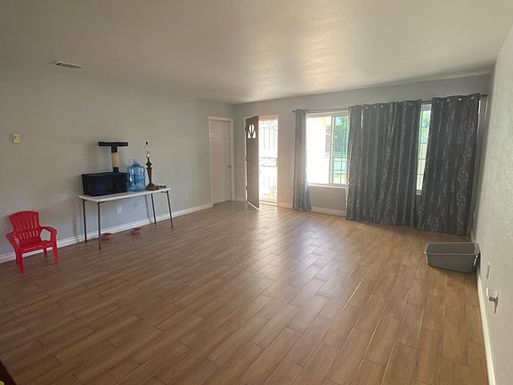 3rd image of 852 S Miramar Ave