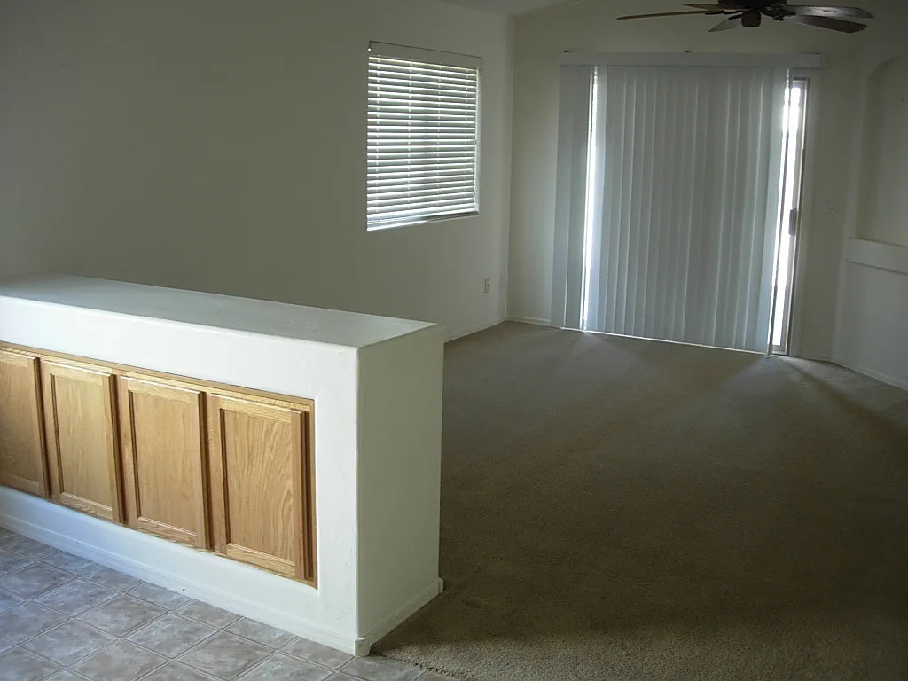 4 Bedroom 2 Bath Home In Rita Ranch / Available Now! — Photo 4